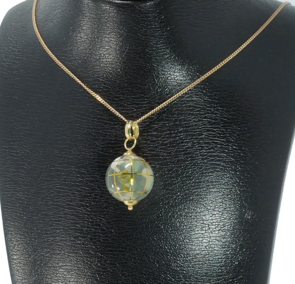 Wereldbol globe 18k gouden vintage ketting hanger dames heer, Sieraden, Tassen en Uiterlijk, Kettinghangers, Verzenden, Zo goed als nieuw