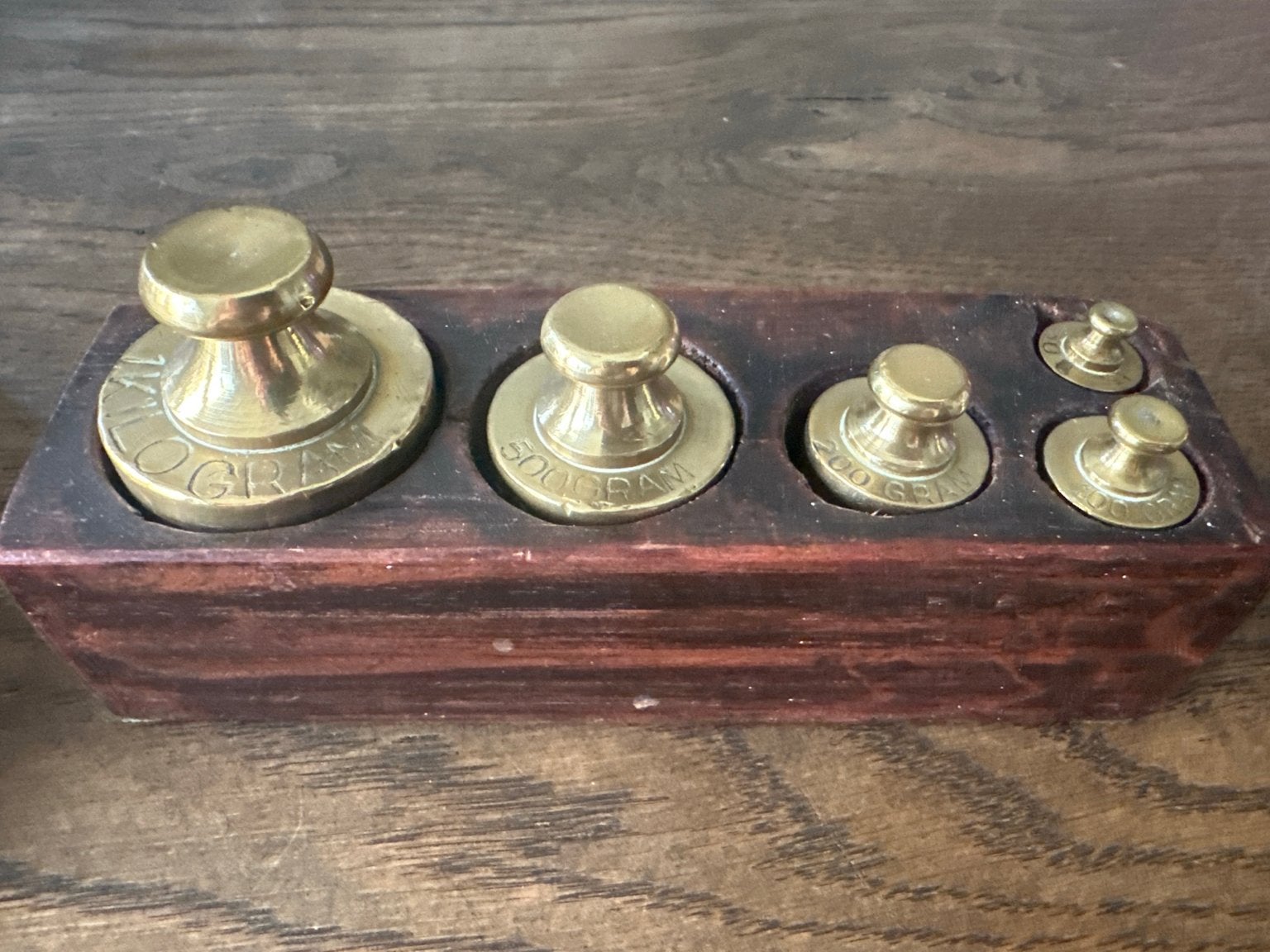 Antieke messing gewichtenset in houten blok, Antiek en Kunst, Ophalen of Verzenden