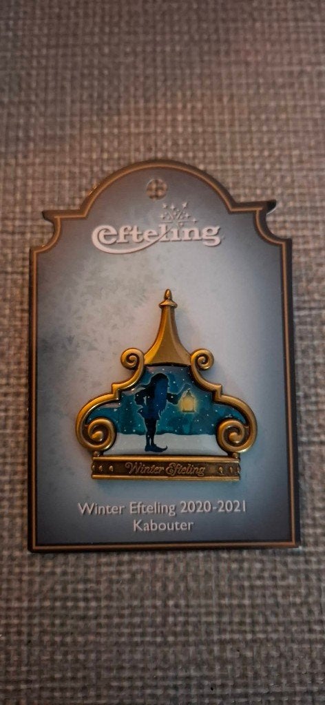 efteling pin winter kabouter, Verzamelen, Ophalen of Verzenden, Zo goed als nieuw, Button of Speldje