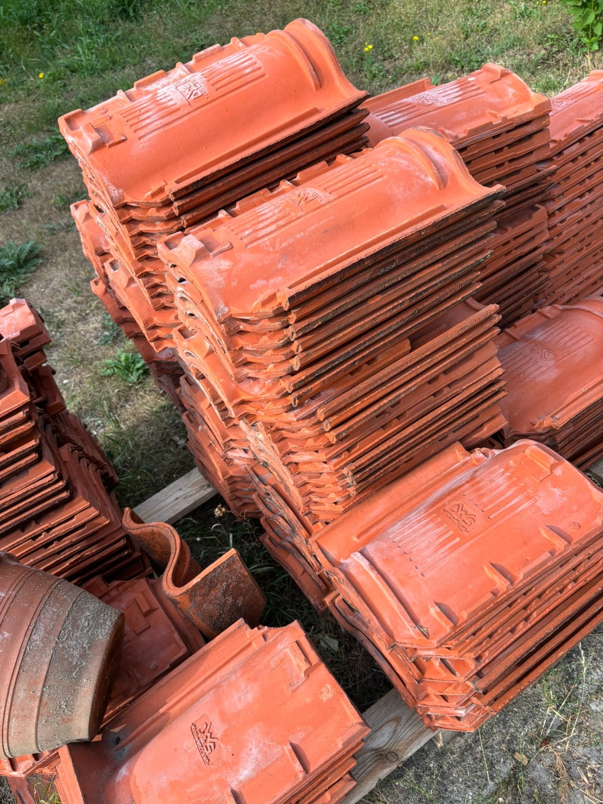 Gratis dakpannen, Doe-het-zelf en Verbouw, Dakpannen en Dakbedekking, Ophalen, Steen of Klei, Zo goed als nieuw, 15 m² of meer