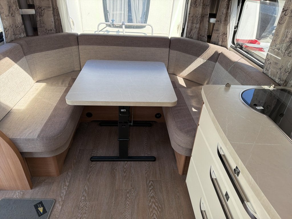 Hobby De Luxe 460 UFE, Caravans en Kamperen, Ringverwarming, Rondzit, Hobby, Bedrijf