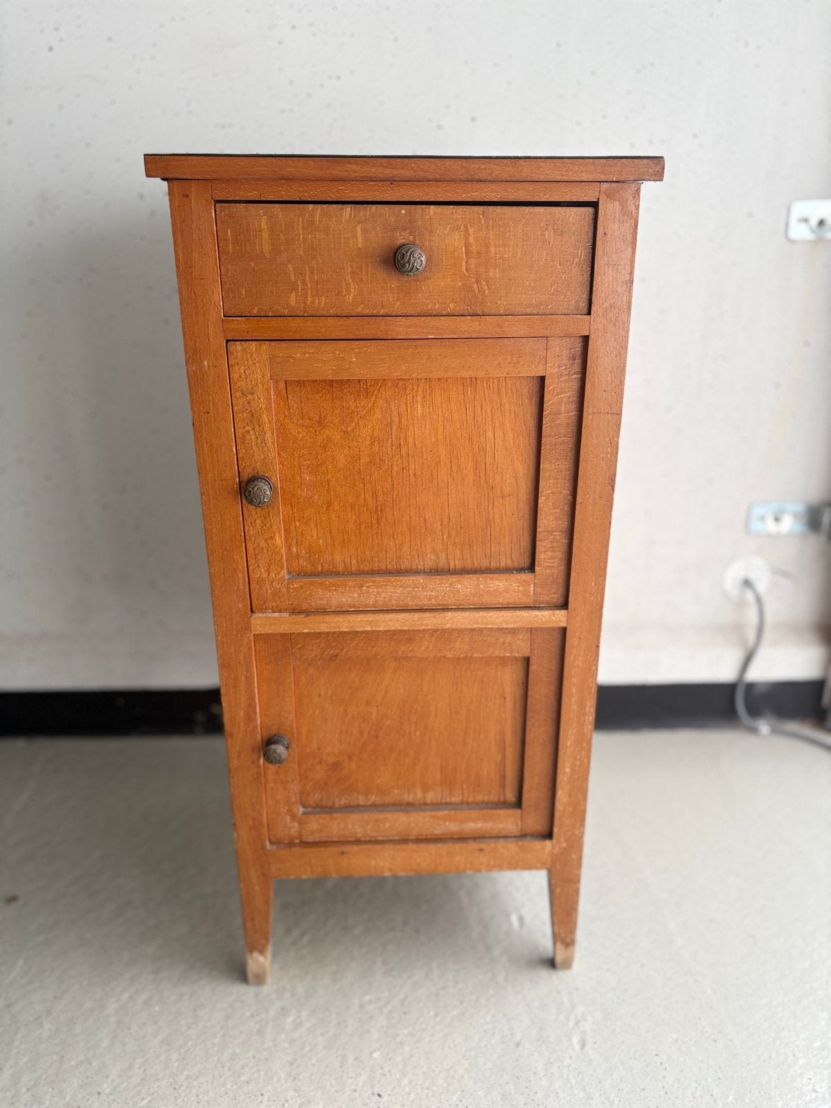 Vintage houten nachtkastje met lade en 2 deurtjes, Ophalen