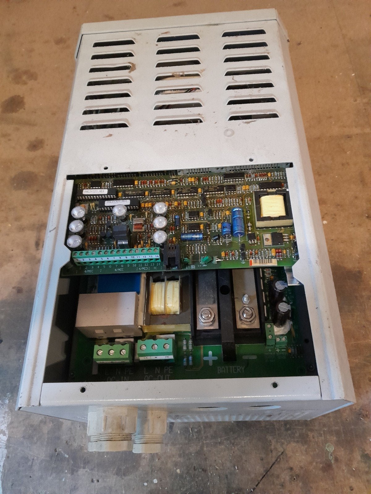 Foto 4 van Mastervolt sinusomvormer 12V - 220V