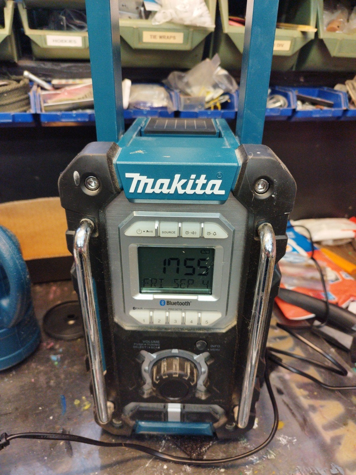 Makita Bouwradio met Bluetooth, Audio, Tv en Foto, Radio's, Ophalen, Zo goed als nieuw