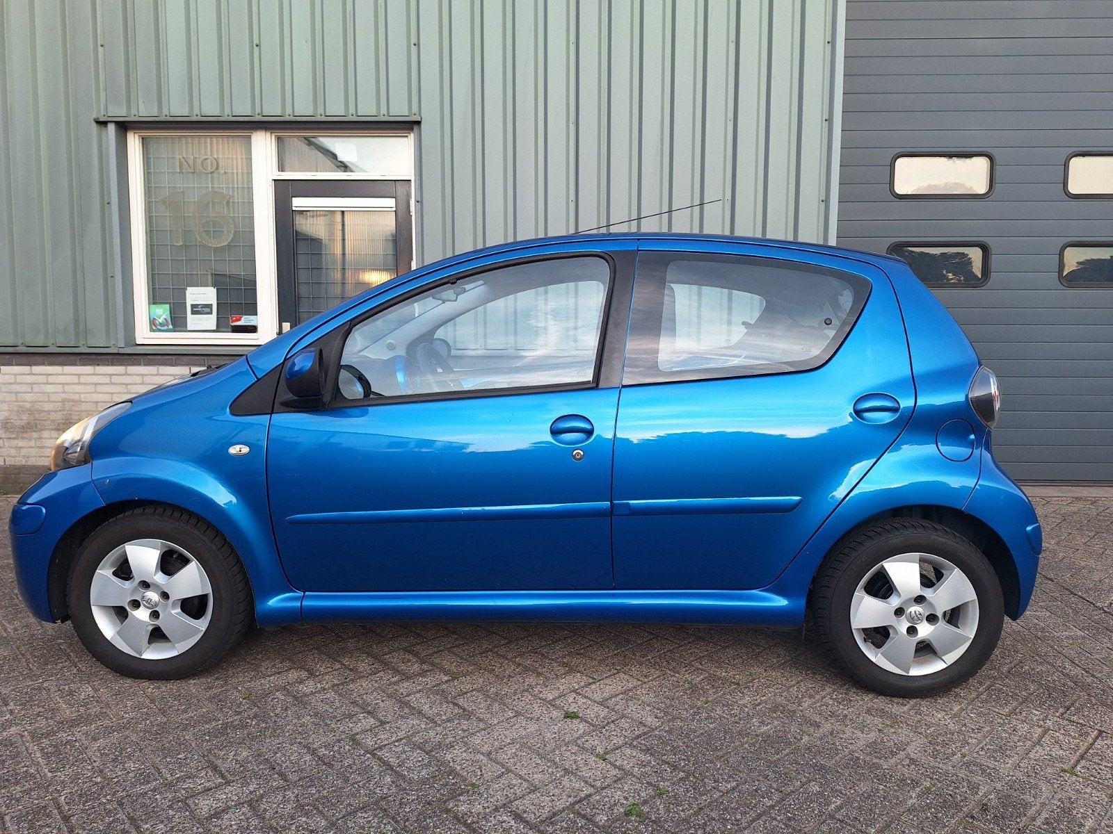 Toyota Aygo 1.0 12V Vvt-i 5DRS 2009 Blauw, Voorwielaandrijving, Stof, Zwart, Sound system