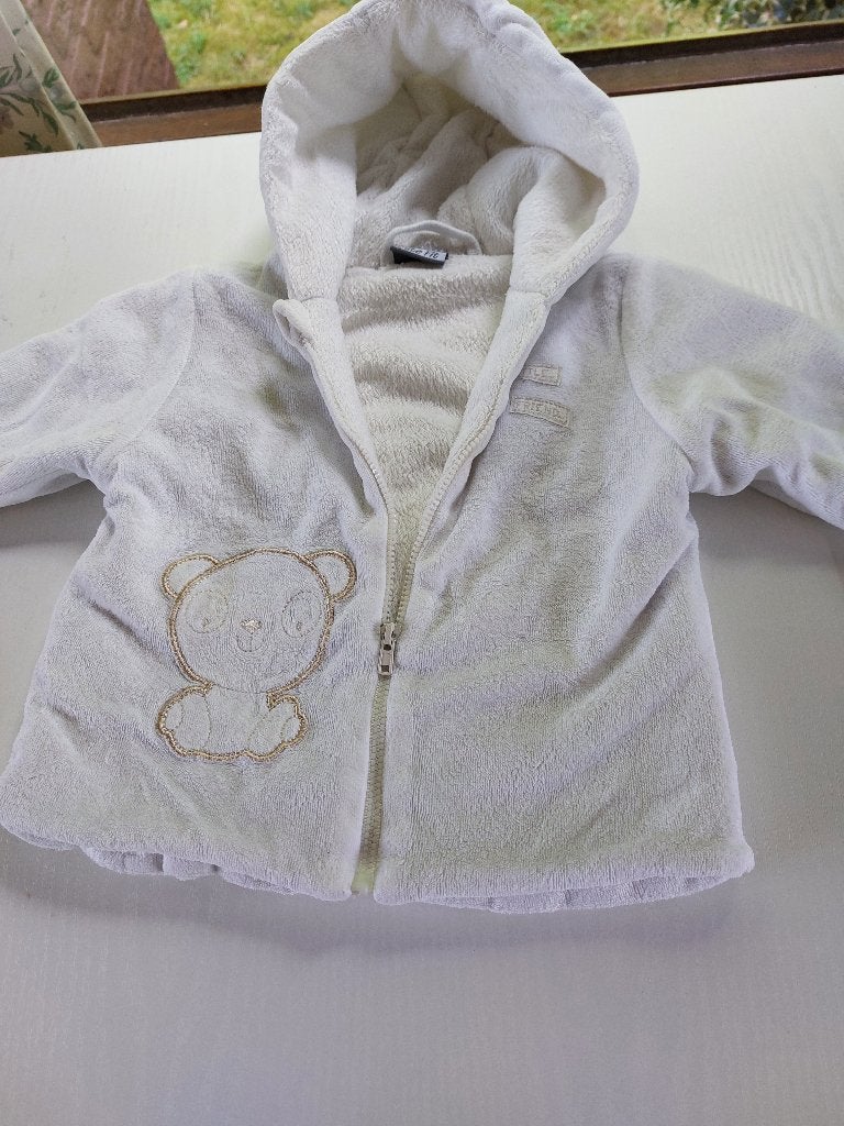 wit jasje met rits en capuchon, teddy bont van binnen,mt.68, Kinderen en Baby's, Babykleding | Maat 68, Babyclub, Ophalen of Verzenden