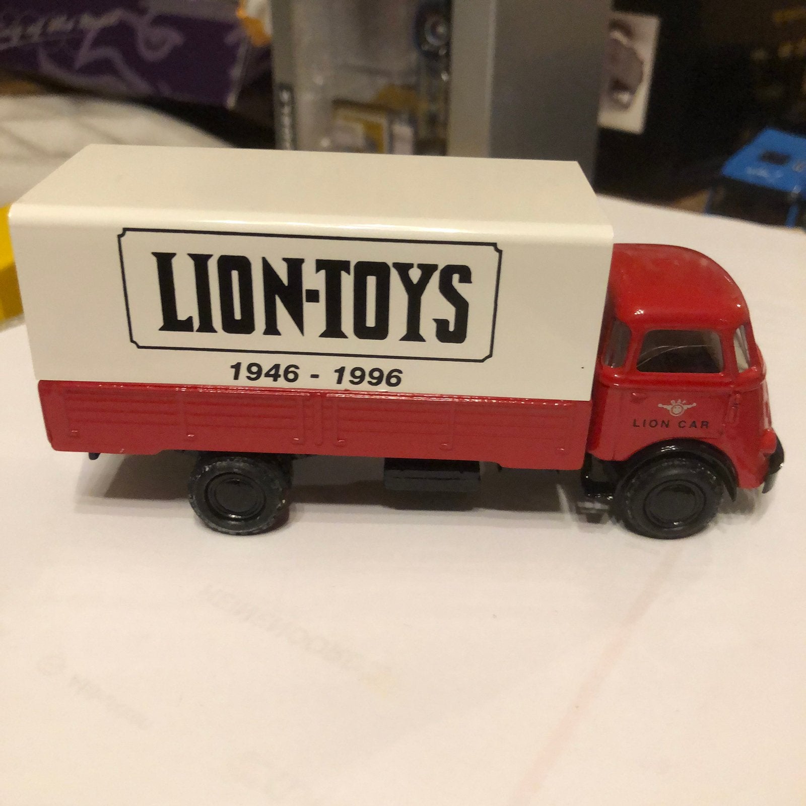 LION CARS DAF 1600  LION-TOYS reclame met witte huif, Hobby en Vrije tijd, Modelauto's | 1:50, Ophalen of Verzenden, Zo goed als nieuw