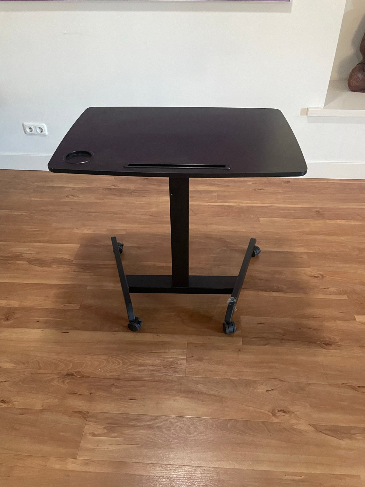 Verrijdbare in hoogte verstelbare laptoptafel - Zwart, Ophalen, Minder dan 55 cm, Gebruikt, 60 cm of meer