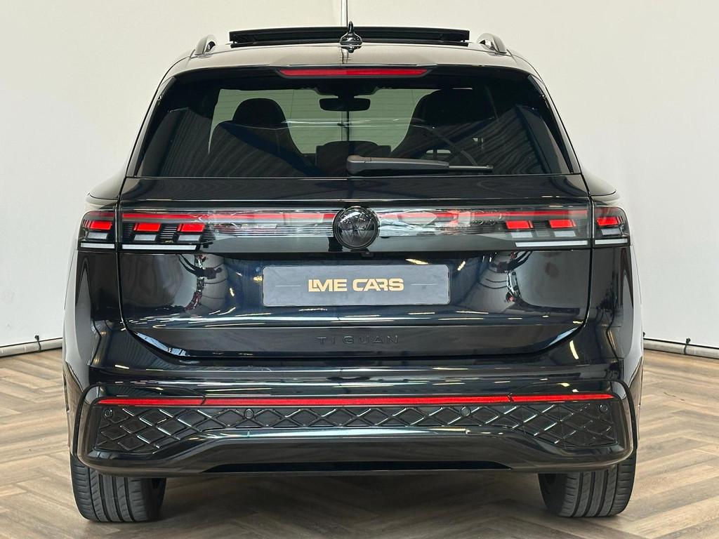 Volkswagen TIGUAN 1.5 eTSI R-Line Business|PANO|INRUIL MOGEL, Auto's, 4 cilinders, 150 pk, Leder en Stof, Zwart
