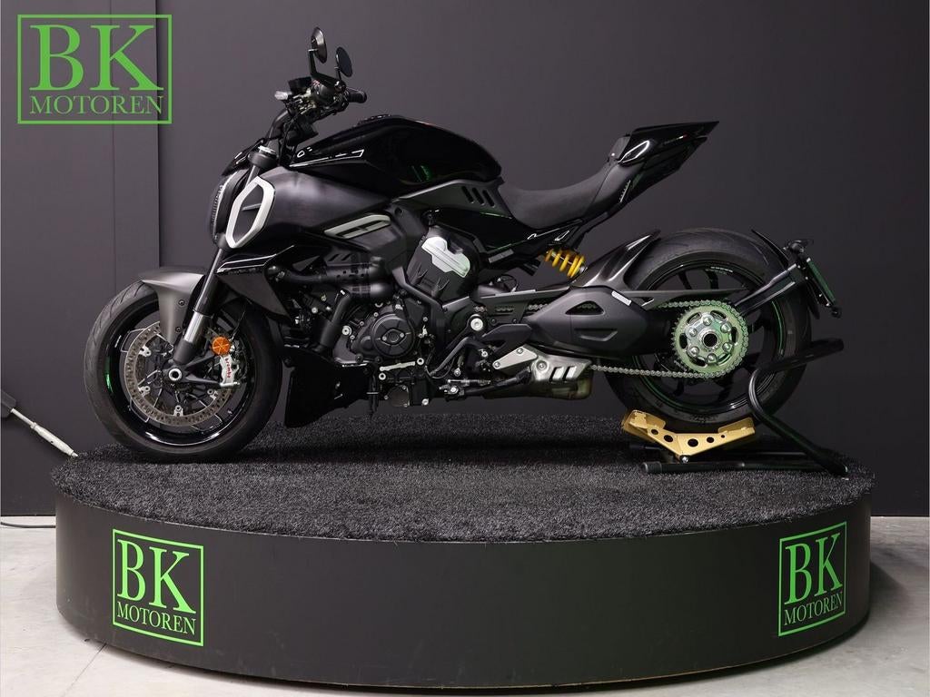 DUCATI DIAVEL V4 | Carbon + Accessoires (T.w.v. €2680.-), Motoren, Motoren | Ducati, DUCATI, 2 cilinders, Motorrijbewijs A, Bedrijf