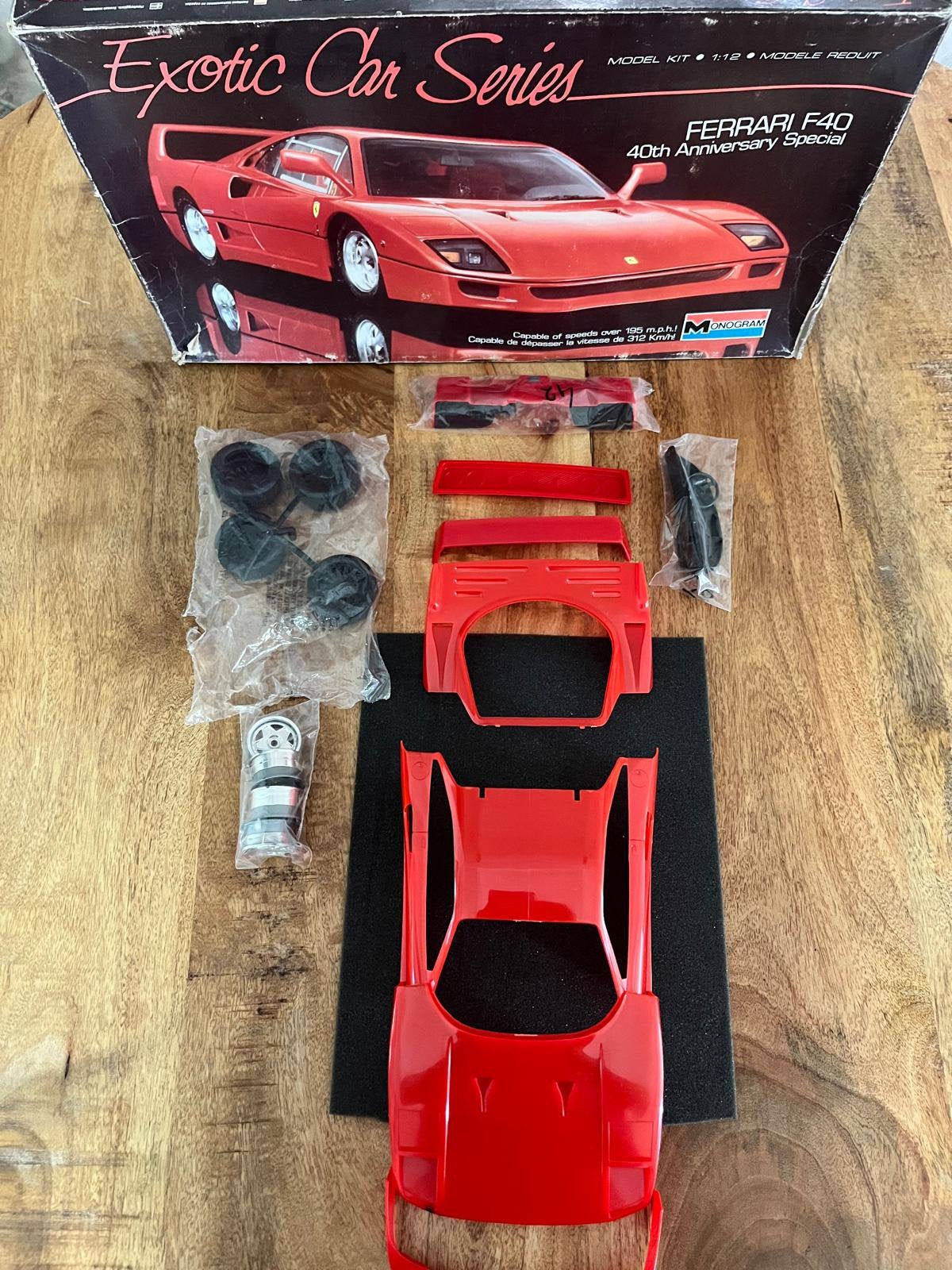Body Ferrari F40 1:12 nieuw en ongespoten, Ophalen of Verzenden, Nieuw, 1:9 t/m 1:12, Auto