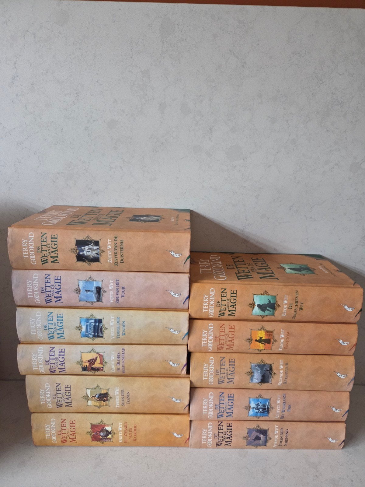 Terry Goodkind - Wetten van de Magie 1 tm 11 hardcover, Boeken, Ophalen of Verzenden, Gelezen