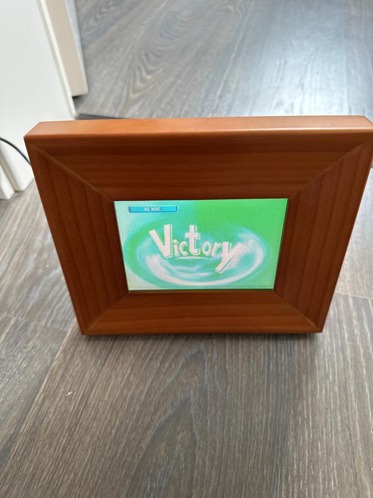 Digitale fotolijst met houten frame, Gebruikt, Ophalen of Verzenden, Kleiner dan 8 inch, Minder dan 1 GB