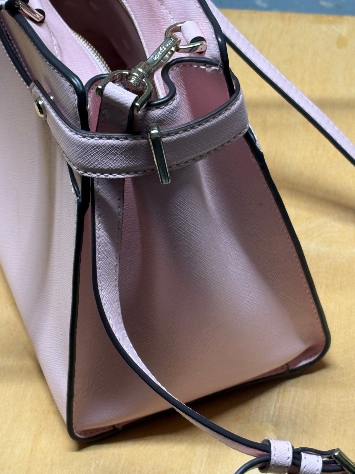 Kate Spade New York handtas - lichtroze, Sieraden, Tassen en Uiterlijk, Tassen | Damestassen, Ophalen, Zo goed als nieuw, Roze