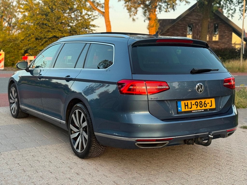 Volkswagen Passat Variant 1.4 TSI GTE Highline AUT ACC Pano, Auto's, Volkswagen, Gebruikt, Blauw, Hybride Elektrisch/Benzine, 1600 kg