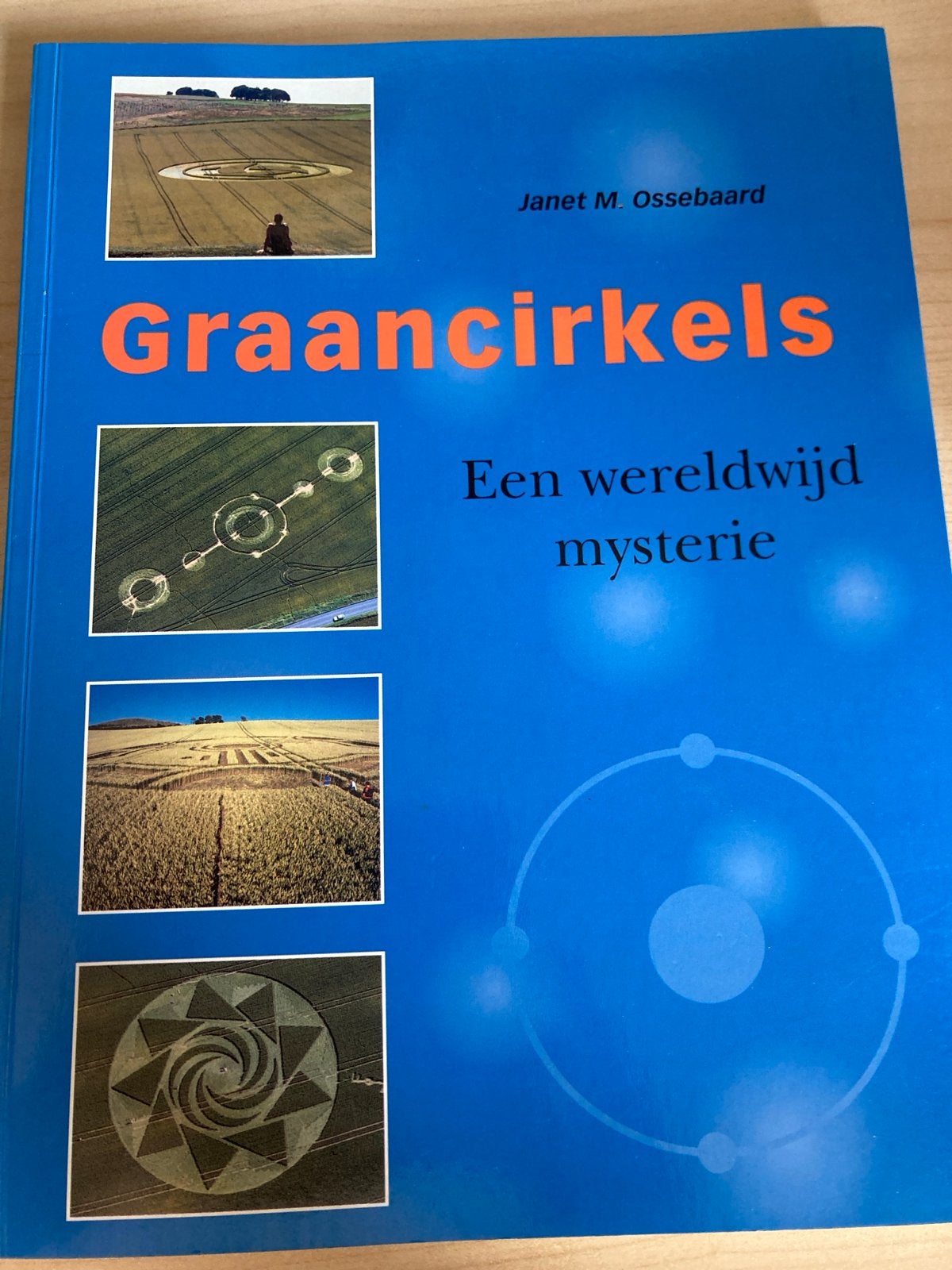 Graancirkels: Een wereldwijd mysterie - Janet M. Ossebaard, Ophalen of Verzenden, Zo goed als nieuw, Nederland