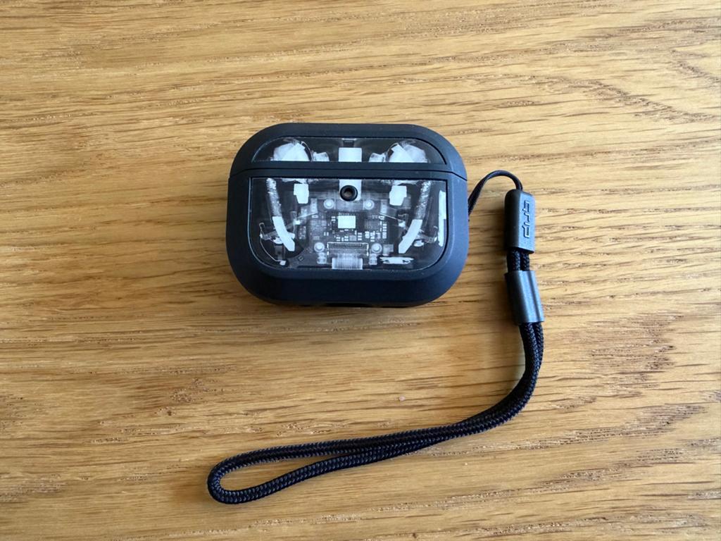 Apple AirPods Pro 3 (3e generatie) met Dbrand hoesje