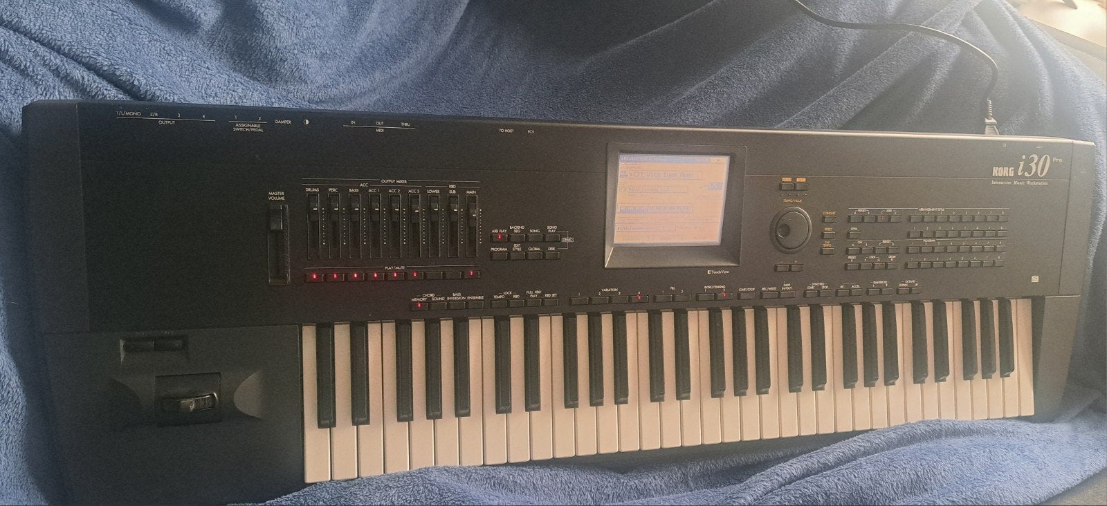 Korg i30 Interactive Music Workstation Synthesizer, Muziek en Instrumenten, Ophalen, Korg, Midi-aansluiting, 61 toetsen
