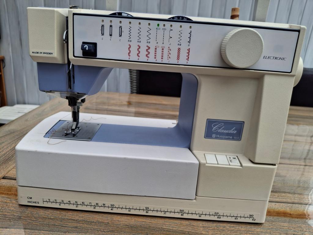 Husqvarna naaimachine Model 150 E, Ophalen, Gebruikt, Naaimachine, Husqvarna