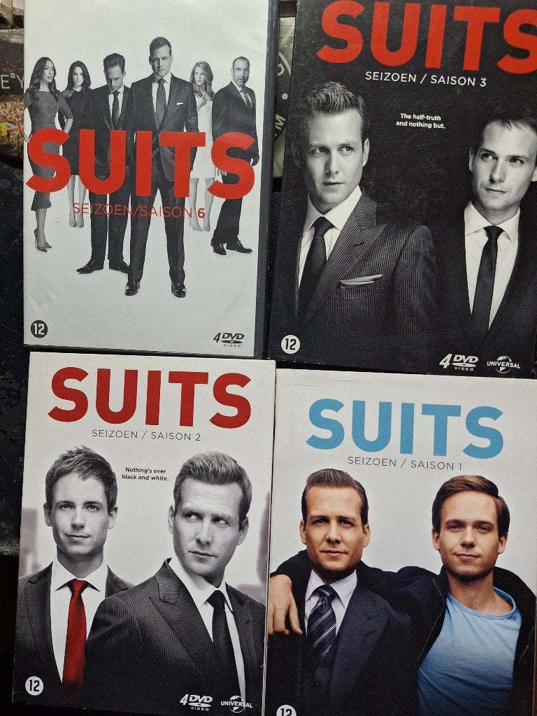 suits 1 t/m. 4, Vanaf 9 jaar, Ophalen of Verzenden, Gebruikt, Drama