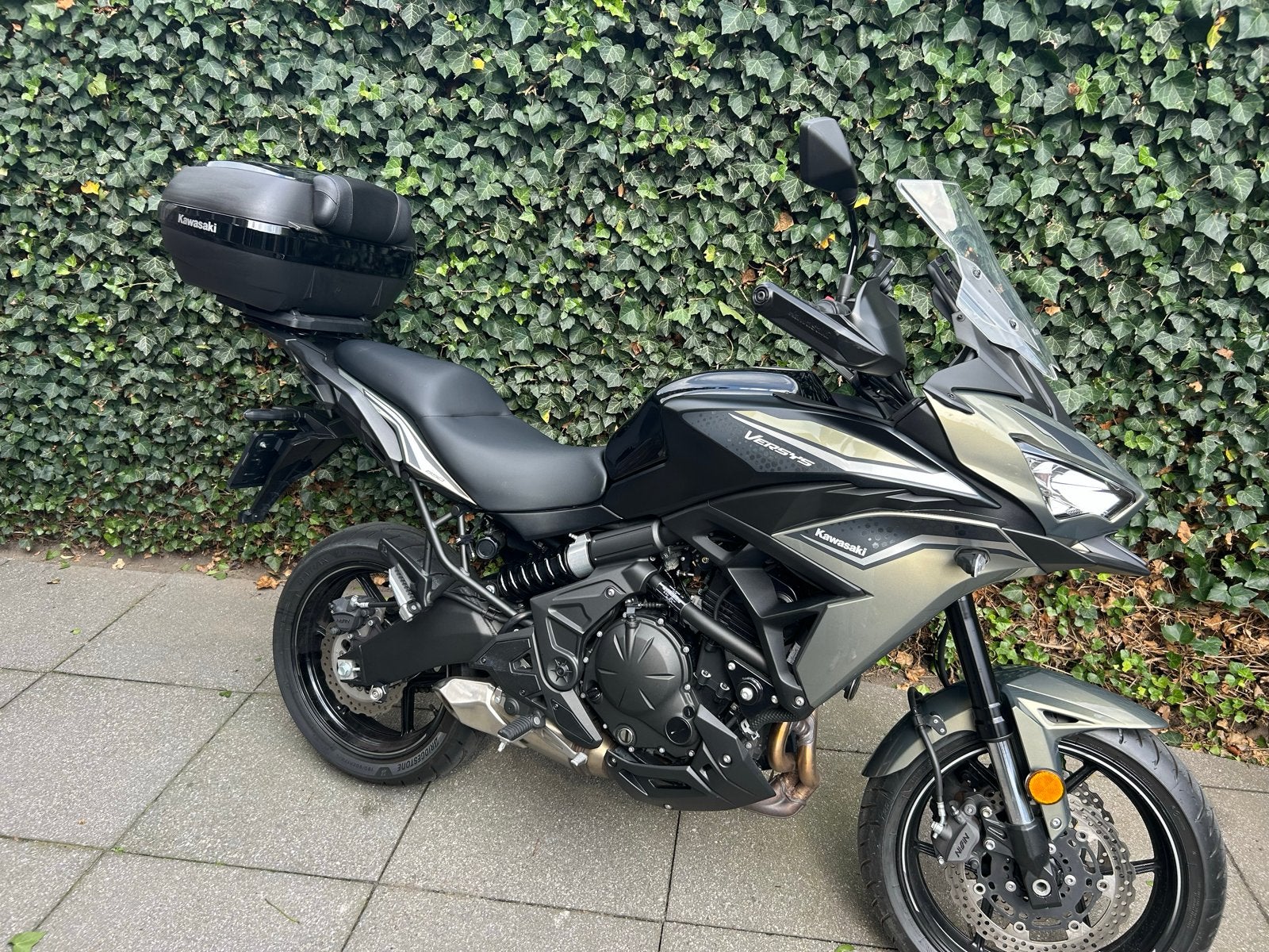 Kawasaki Versys 650 - Perfecte tourmotor met topkoffer, Motoren, 2 cilinders, Gebruikt, Particulier, Meer dan 35 kW