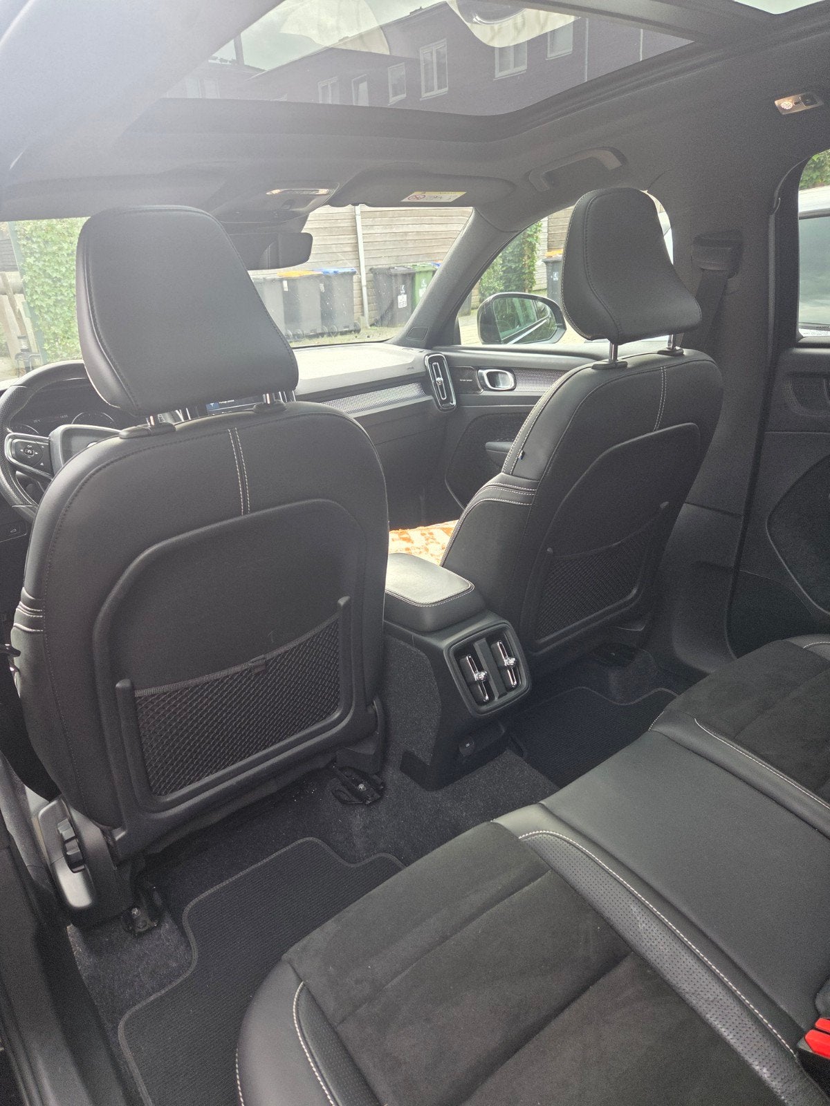 Foto 7 van Volvo XC40 T3 163pk Geartronic 2020 Zwart