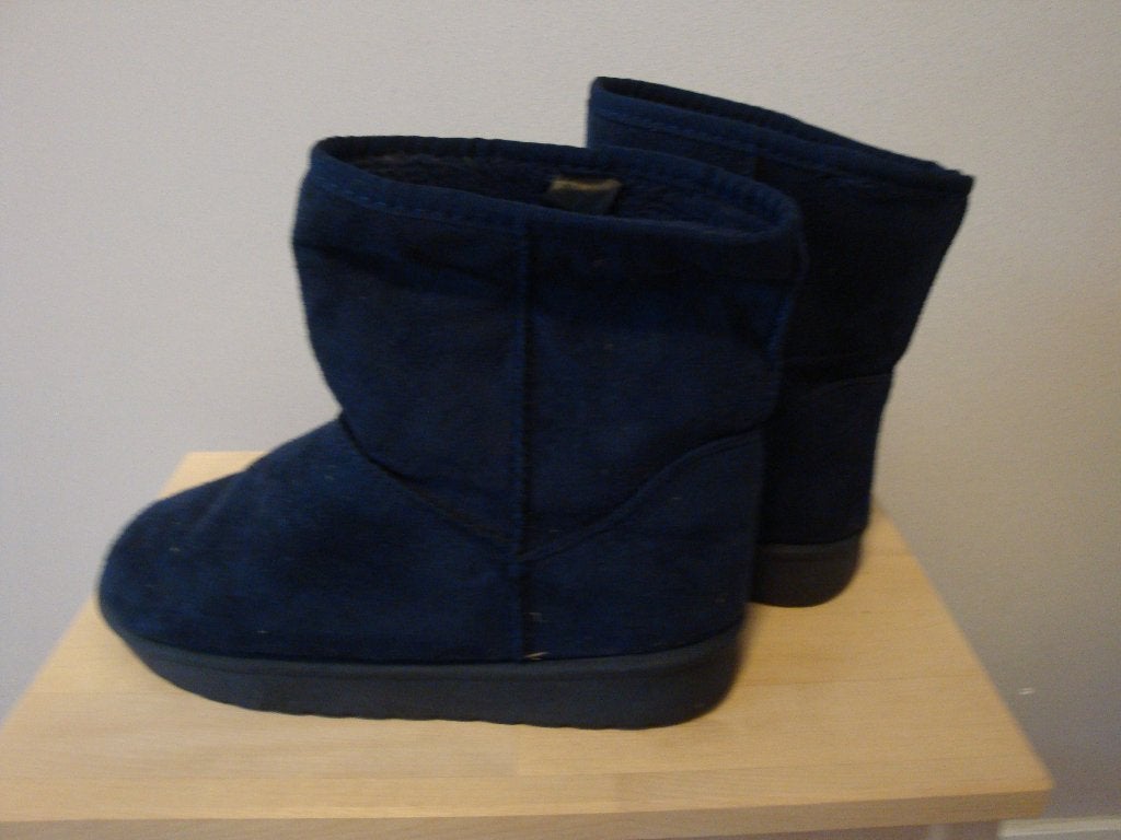 Maat 37. Half hoge zwarte UGG's look  like., Hoge laarzen, Zwart, Ophalen of Verzenden, Zo goed als nieuw
