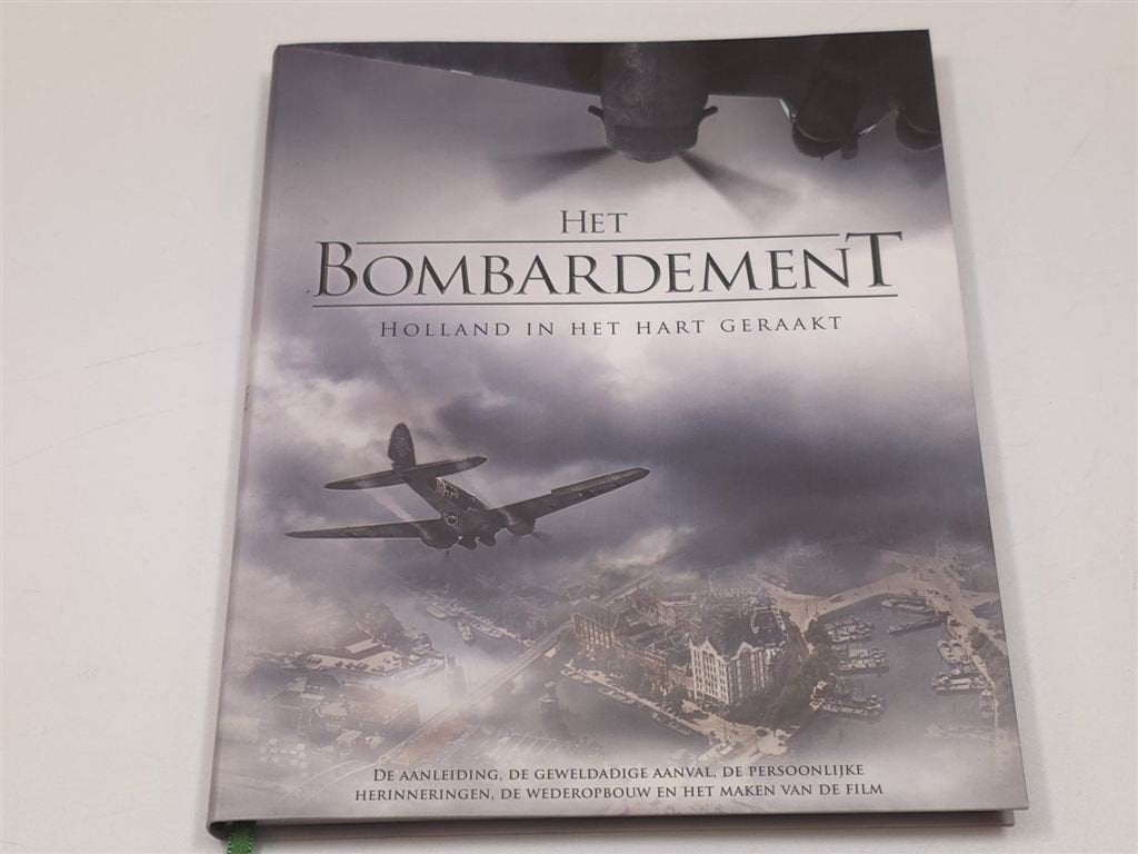 Het Bombardement — Filmboek Rotterdam 1940, Making of, Ophalen of Verzenden, Zo goed als nieuw, Media