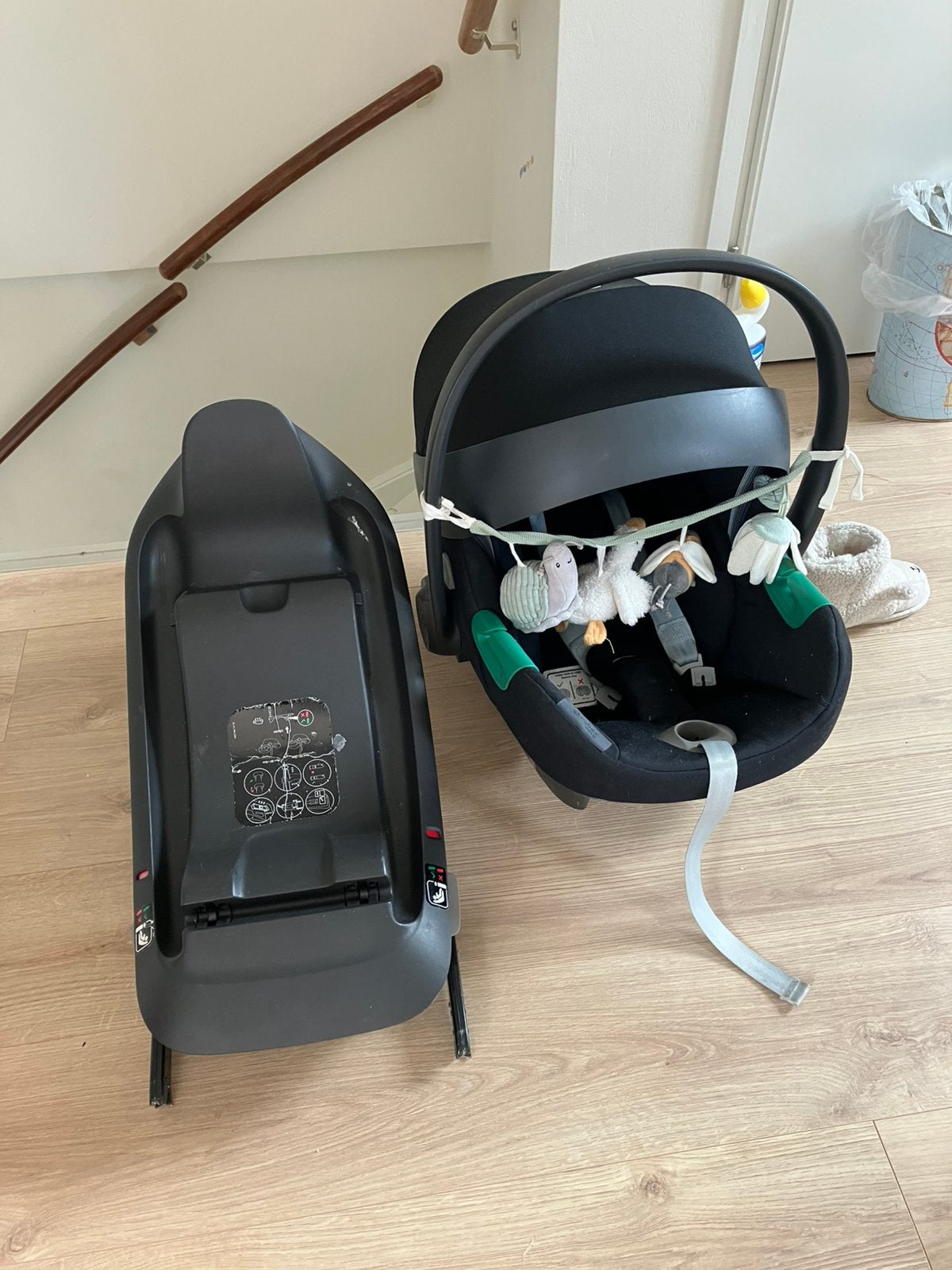 Cybex Aton S2 i-Size autostoel met base, Kinderen en Baby's, Autostoeltjes, Autogordel of Isofix, Gebruikt, Zijbescherming, 0 t/m 13 kg