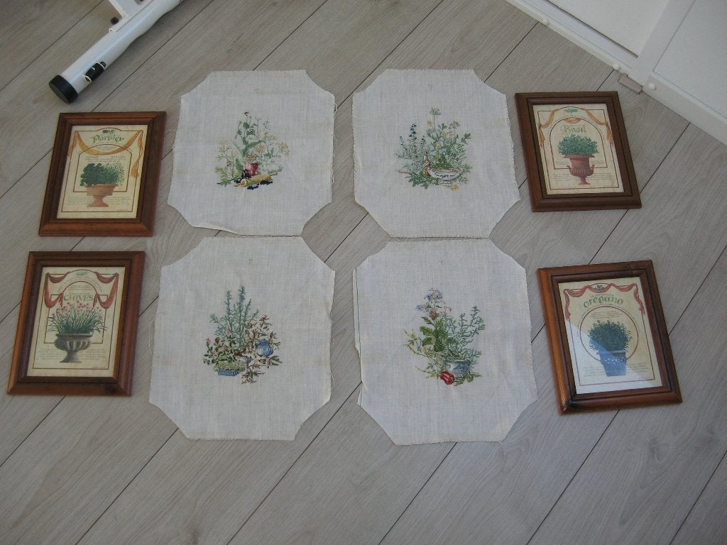 4 Fijne borduurwerkjes m passende lijsten 22 x 27 cm €25,-, Ophalen of Verzenden, Nieuw, Borduurpakket