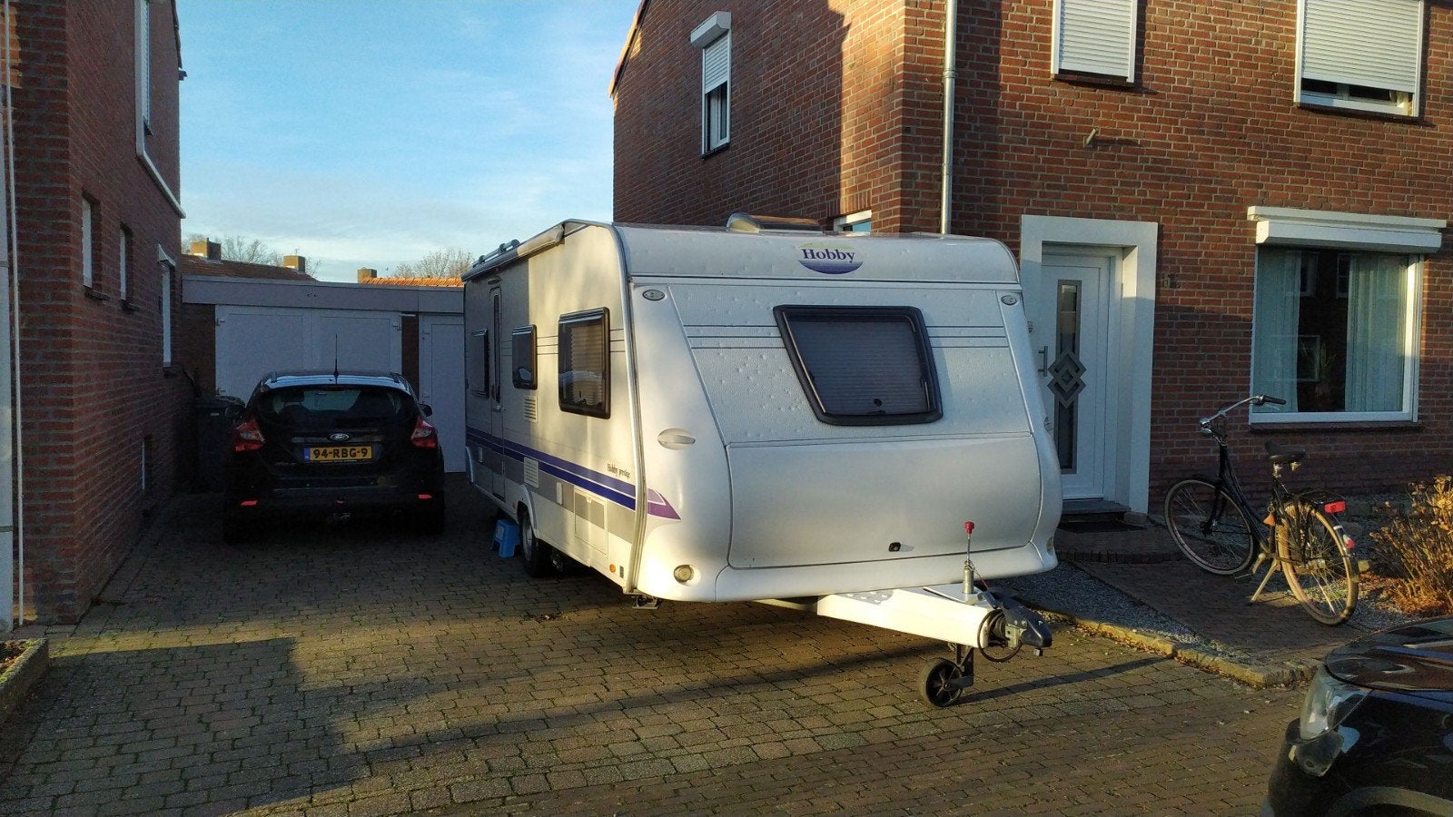 Hobby 560 UL uit 2007 met Dorema voortent en Thule luifel, Voortentlamp, Rondzit, Hobby, 2 aparte bedden