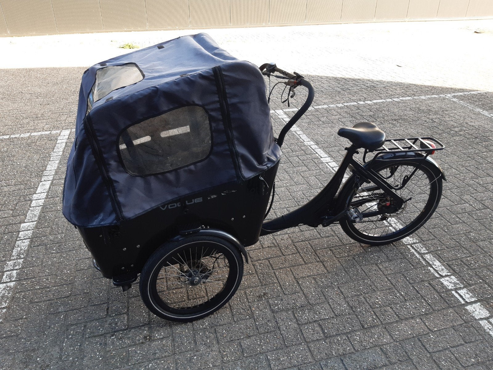 Elektrische bakfiets met deurtje, Fietsen en Brommers, Fietsen | Bakfietsen, Ophalen, Zo goed als nieuw, 4 kinderen of meer