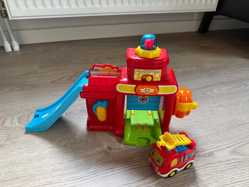 Toet Toet Brandweerkazerne met Bart Brandweerauto, Ophalen of Verzenden, Gebruikt, Jongen of Meisje