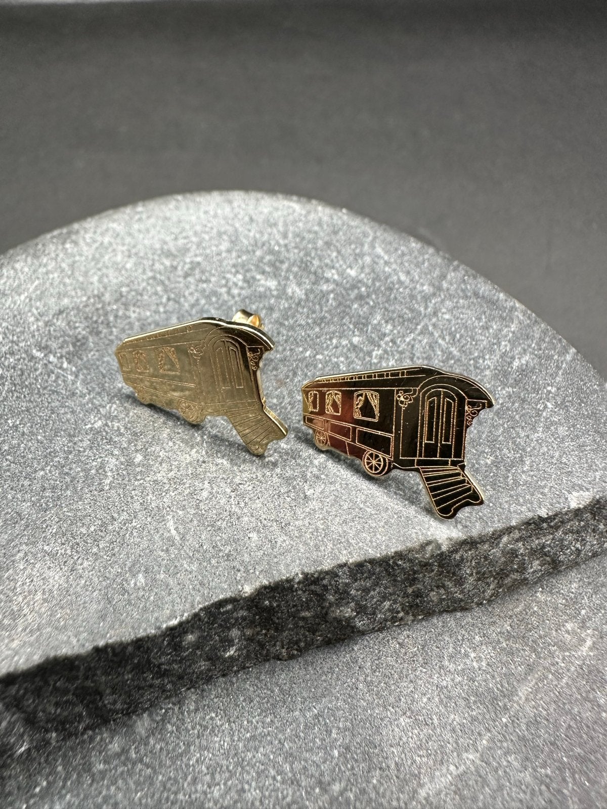 14k Gouden Woonwagen Knopjes Oorbellen, Ophalen of Verzenden, Nieuw, Goud, Dame