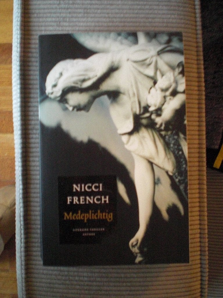 Medeplichtig -- Nicci French, Ophalen of Verzenden, Zo goed als nieuw, Nicci French