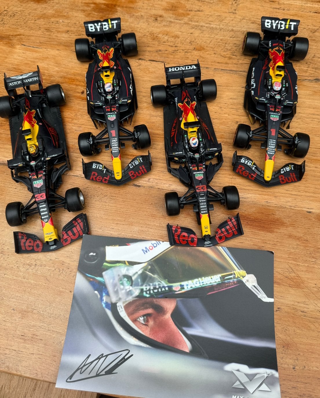 Red Bull Racing F1 modelauto's + Max Verstappen kaart, Hobby en Vrije tijd, Modelauto's | 1:24, Ophalen of Verzenden, Zo goed als nieuw
