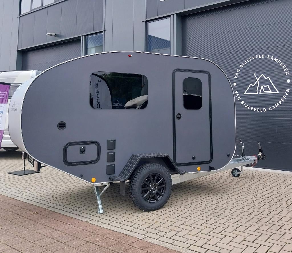 Miniatouring M24 compacte lichtgewicht caravan, Caravans en Kamperen, Caravans, Bedrijf, tot en met 2, 750 - 1000 kg, Rondzit