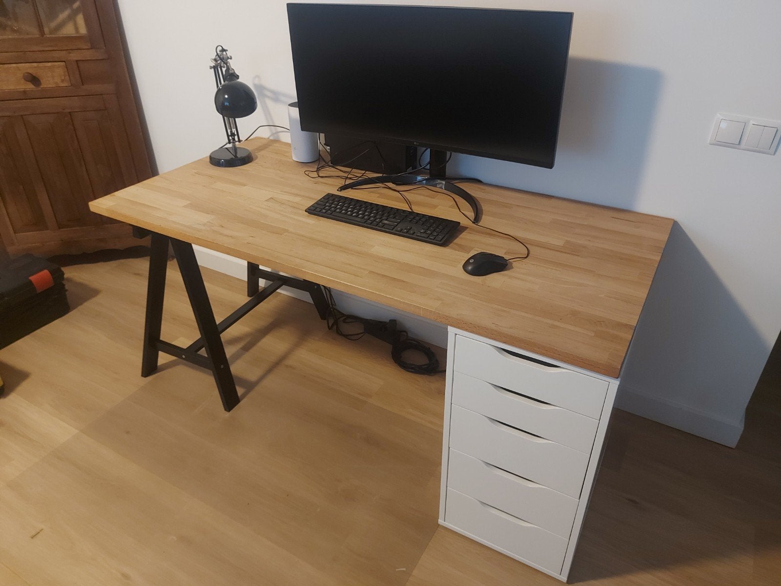 IKEA Bureau met licht eiken blad en wit ladeblok, Ophalen, Gebruikt, 155 cm, Scandinavisch