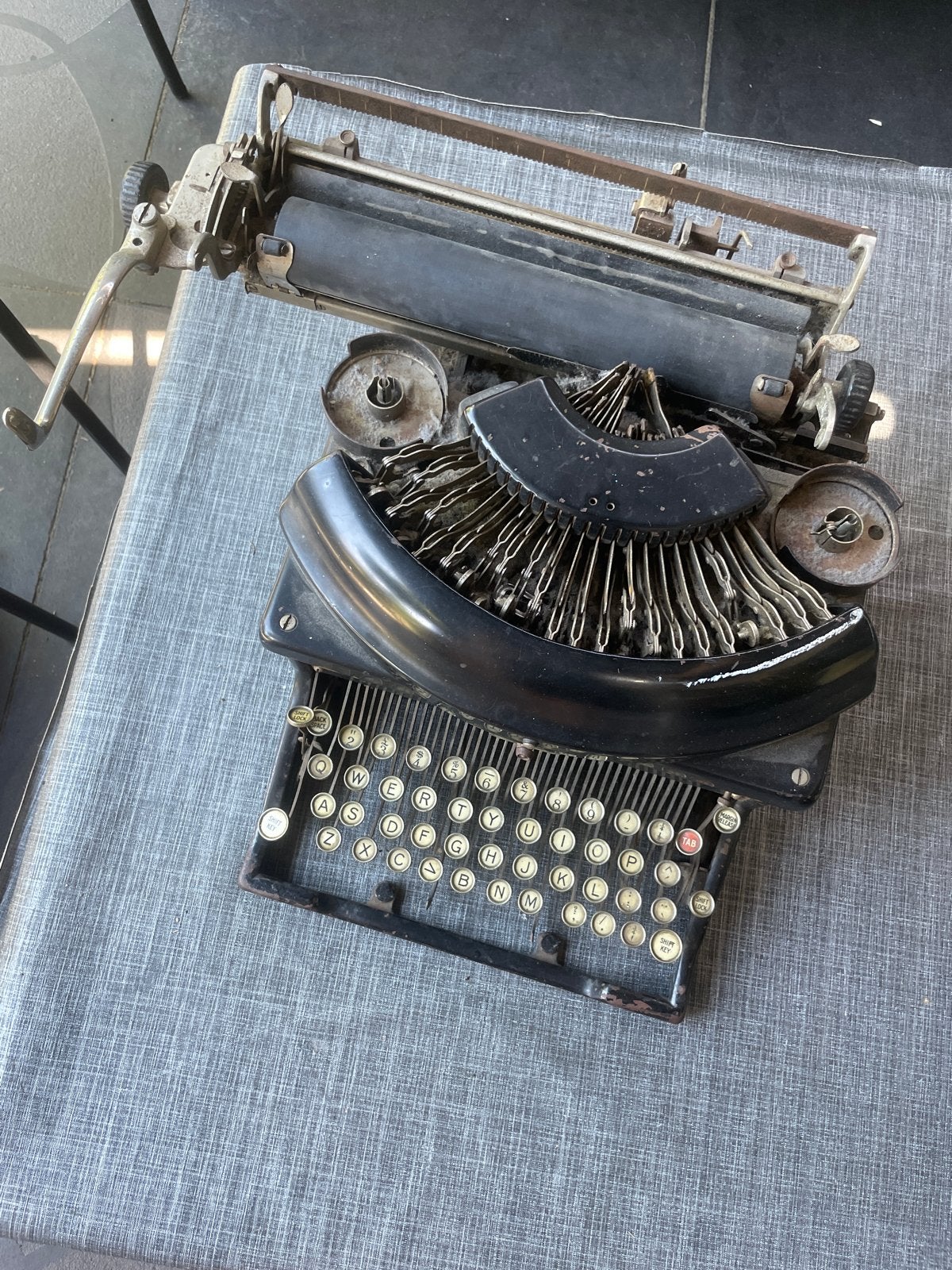 Ouderwetse typemachine, Ophalen