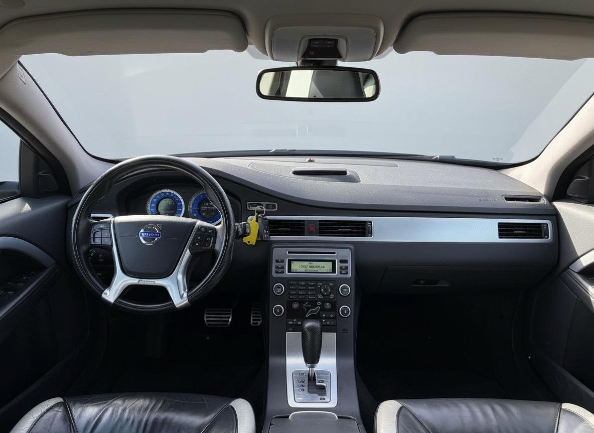 Volvo V70 2.0T R-Edition R-DESIGN - CAMERA - STOELVERWARMING, Auto's, Euro 5, 4 cilinders, Zwart, 1558 kg