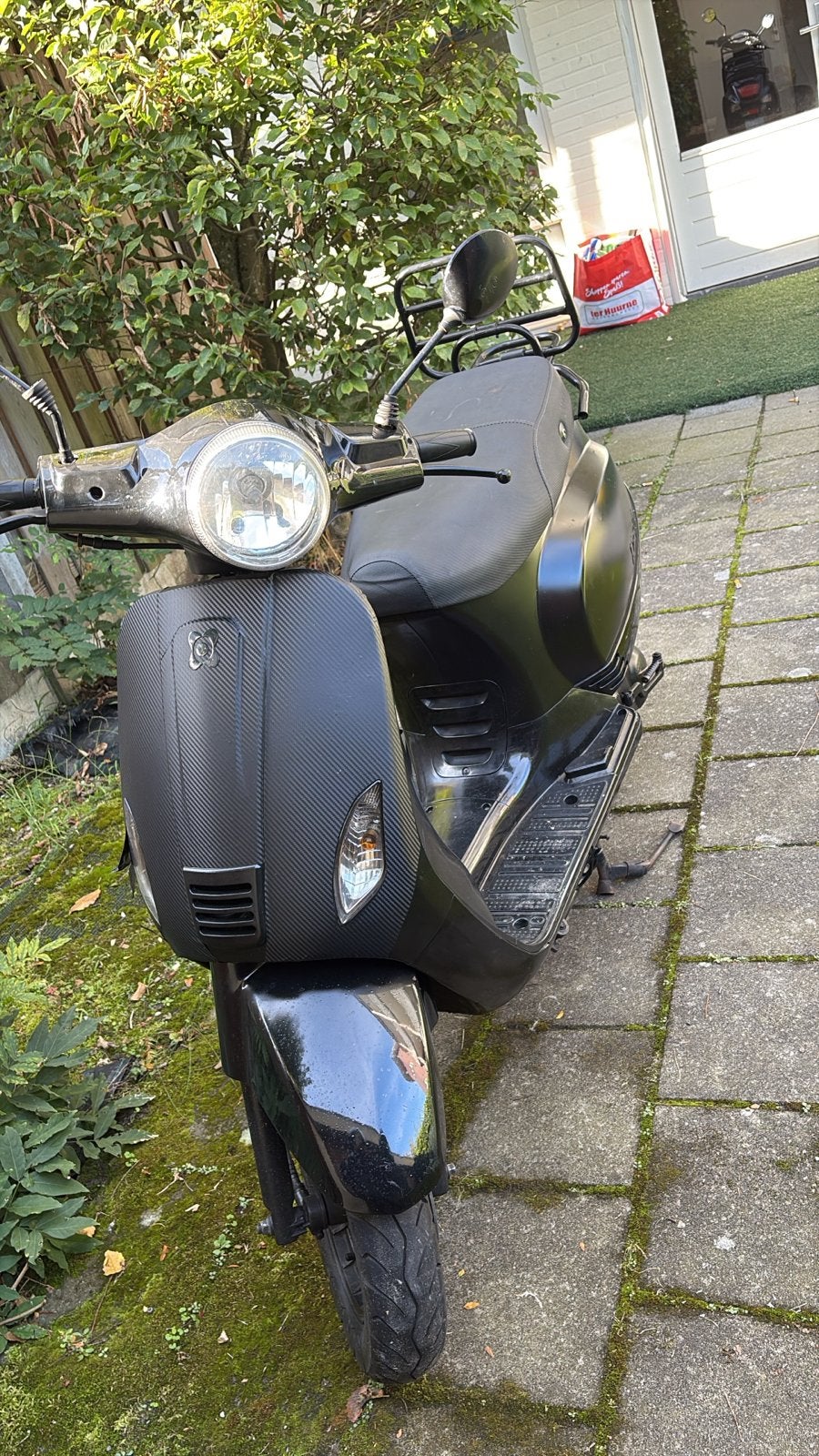 Zwarte Vespa look-a-like scooter met rugsteun, Ophalen, Gebruikt, Overige modellen, Benzine