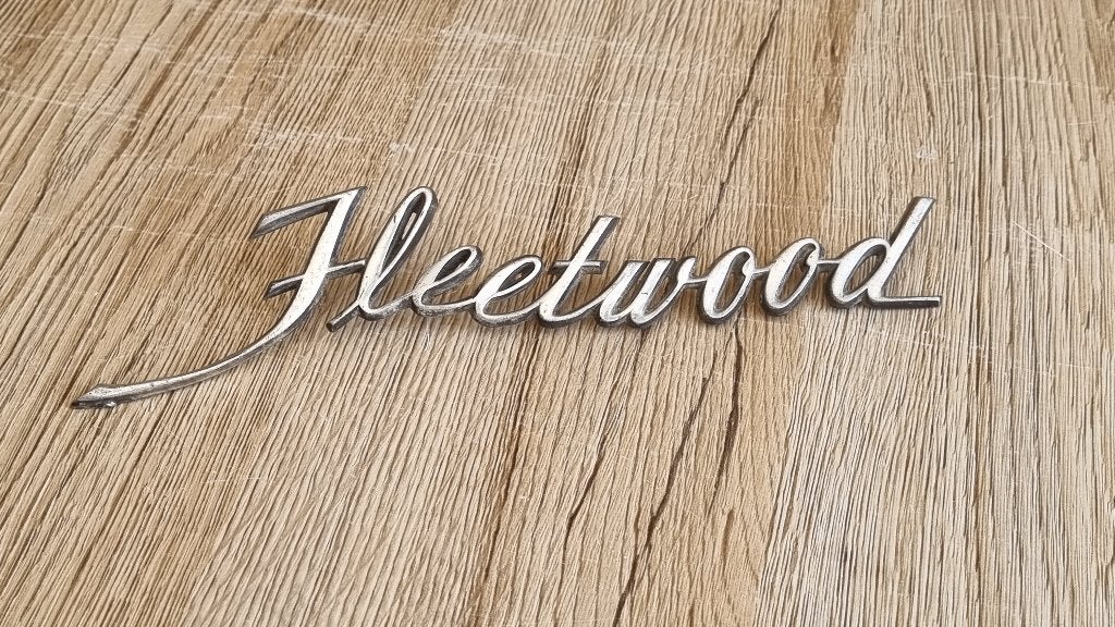 Mooi Vintage Embleem Metaal voor Cadillac Fleetwood Jaren 60, Verzenden
