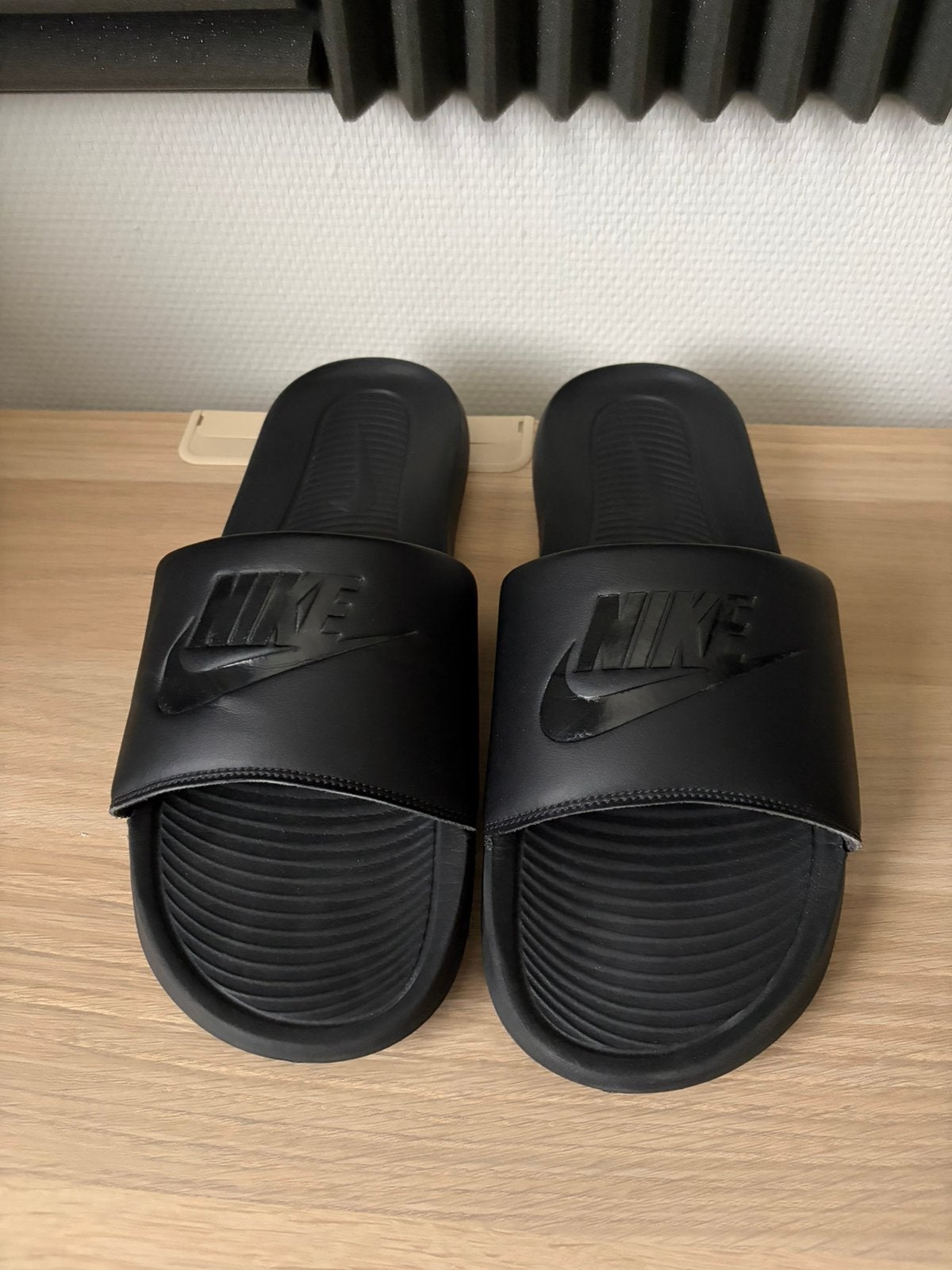 Nike Victori One Slippers Zwart Maat 48.5, Kleding | Heren, Schoenen, Slippers, Zwart, Ophalen of Verzenden, Zo goed als nieuw