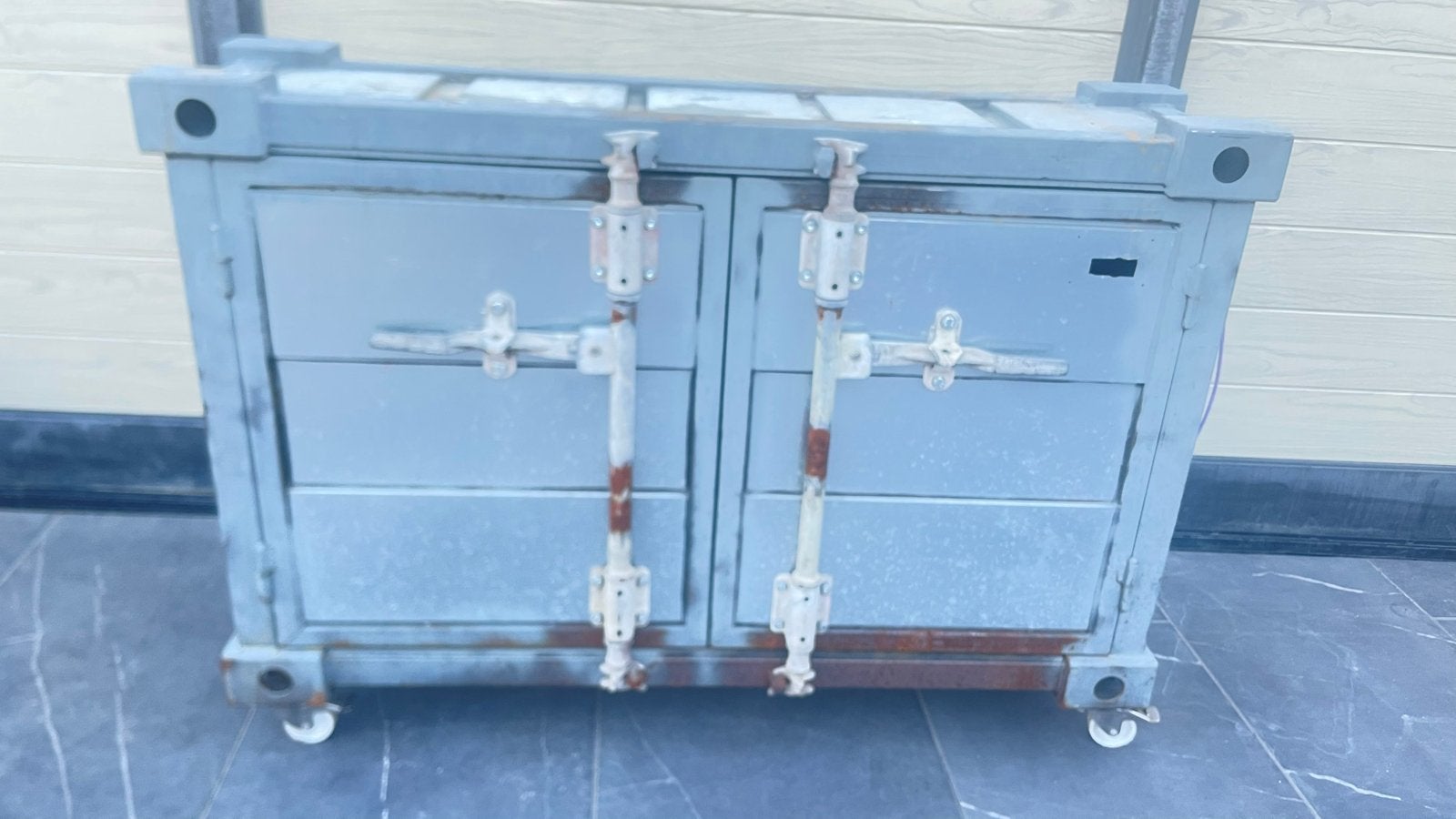 Zware stalen kast op wielen - Multifunctioneel, Ophalen, Gebruikt