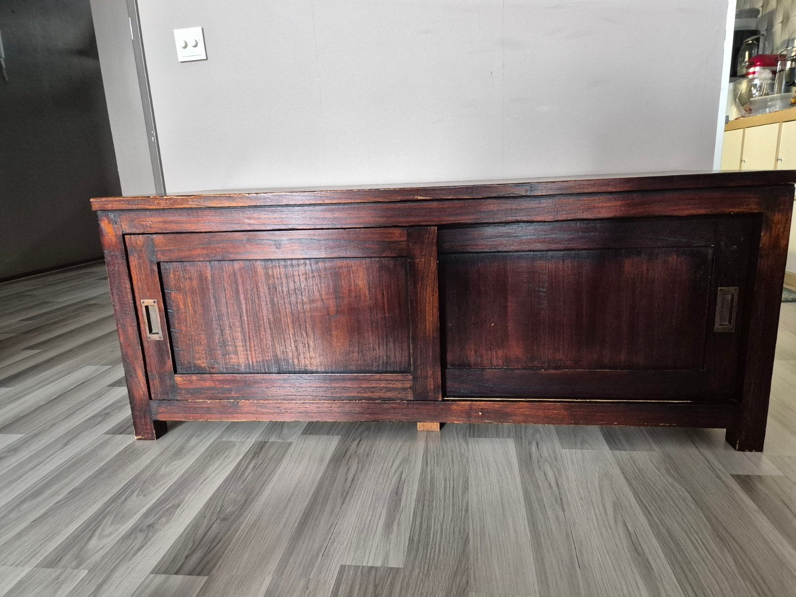 Robuust Teakhouten TV-meubel met Schuifdeuren, Ophalen, Gebruikt, 100 tot 150 cm, Teakhout