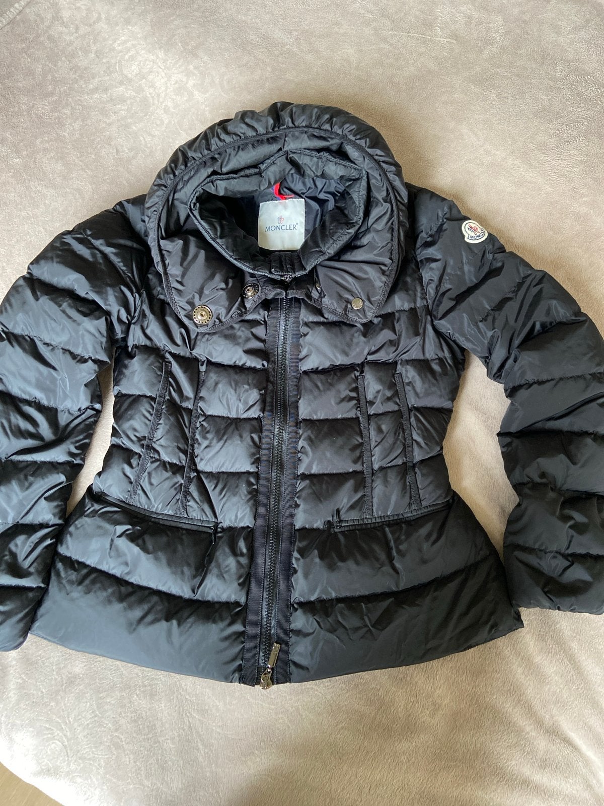 Moncler donsjas zwart - Maat 36 (S), Ophalen of Verzenden, Zo goed als nieuw, Maat 36 (S), Zwart