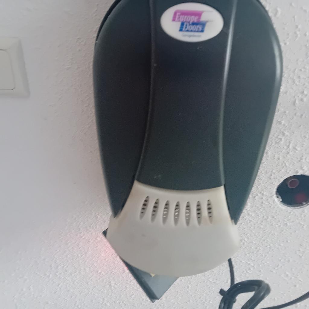 Garagedeur met elektrische opener - Europe Doors, Doe-het-zelf en Verbouw, Gebruikt, Garagedeur, Ophalen of Verzenden, Metaal