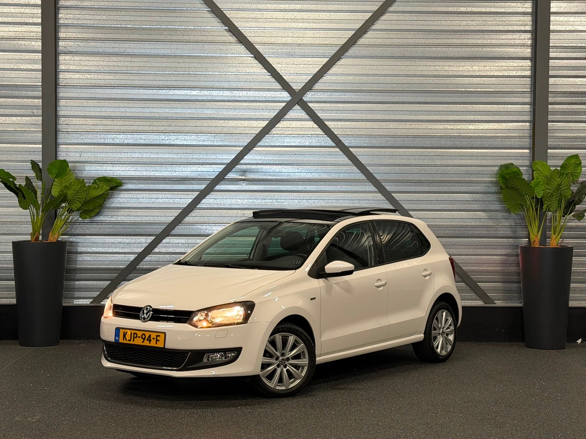 Volkswagen Polo 1.2 Life 1E-EIG/PANO/CRUISE/CLIMATE/STOELVER, Voorwielaandrijving, Stof, Gebruikt, 4 cilinders