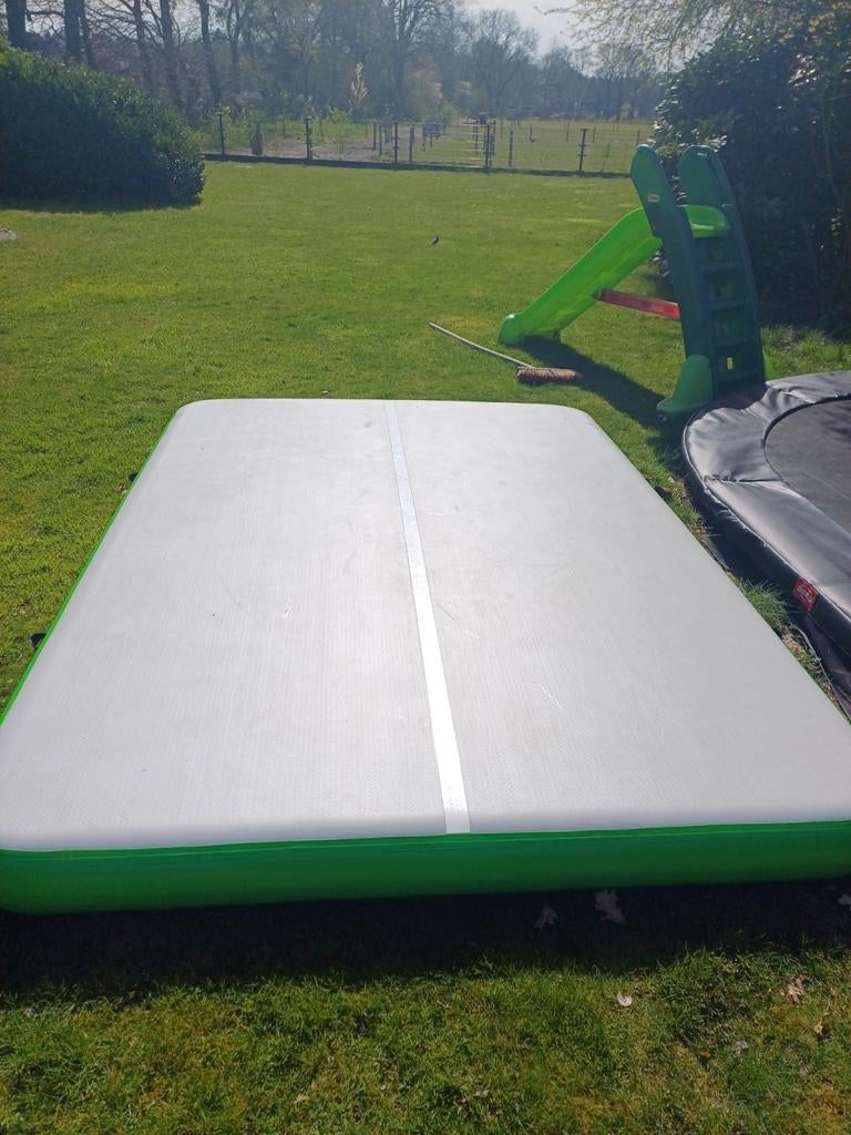 Airtrack, Kindermaat 122 t/m 140, Ophalen, Materiaal