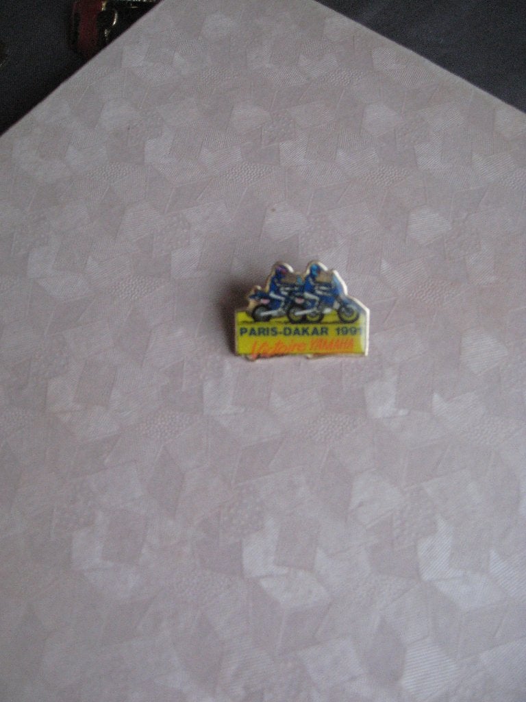 geëmailleerde pin van Yamaha Paris-Dakar 1991, Ophalen of Verzenden, Zo goed als nieuw, Merk, Speldje of Pin